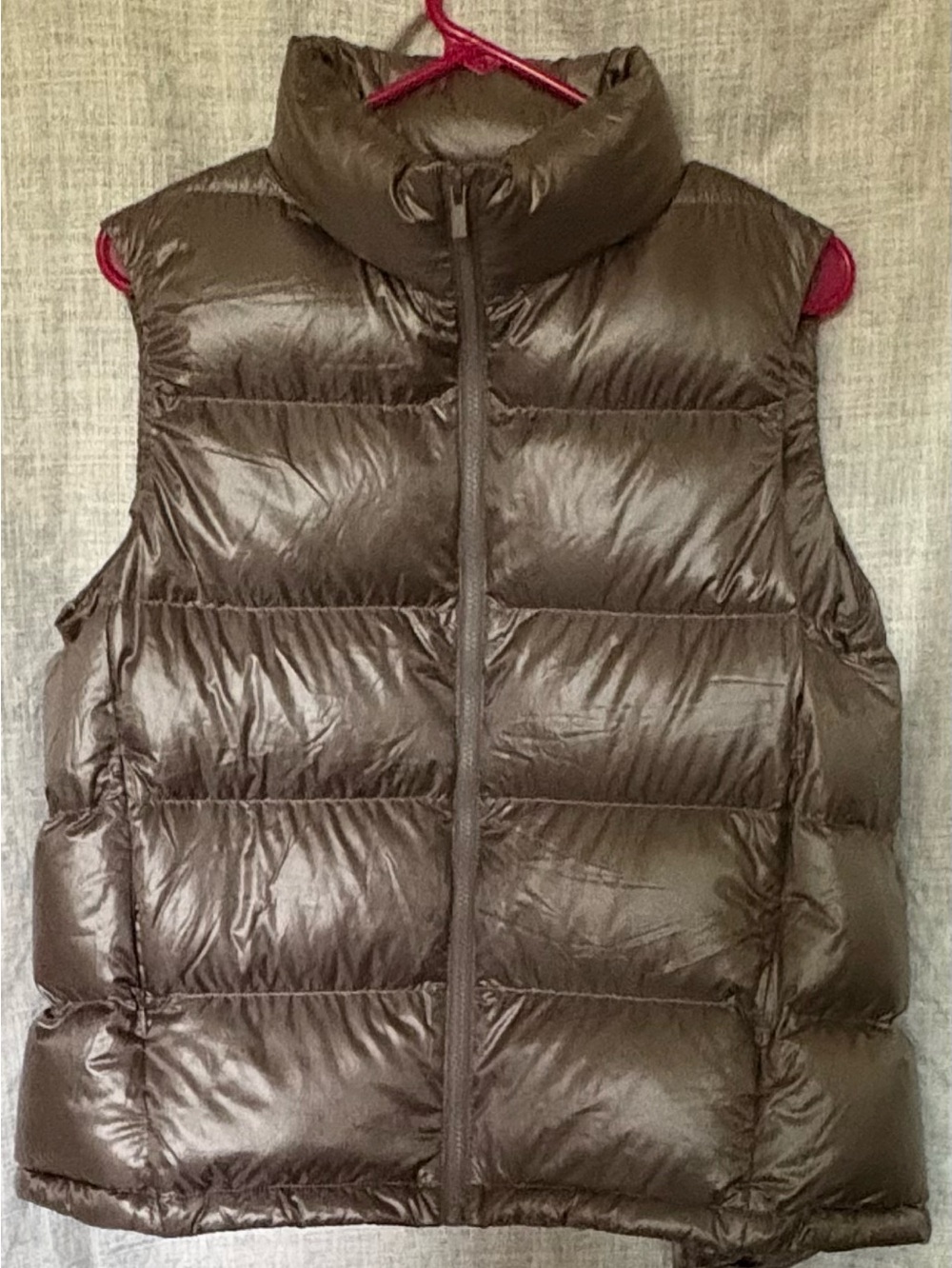Uniqlo Ultra Light Down Vest Medium Metallic Brown Shiny Puffer Packable Like Ne